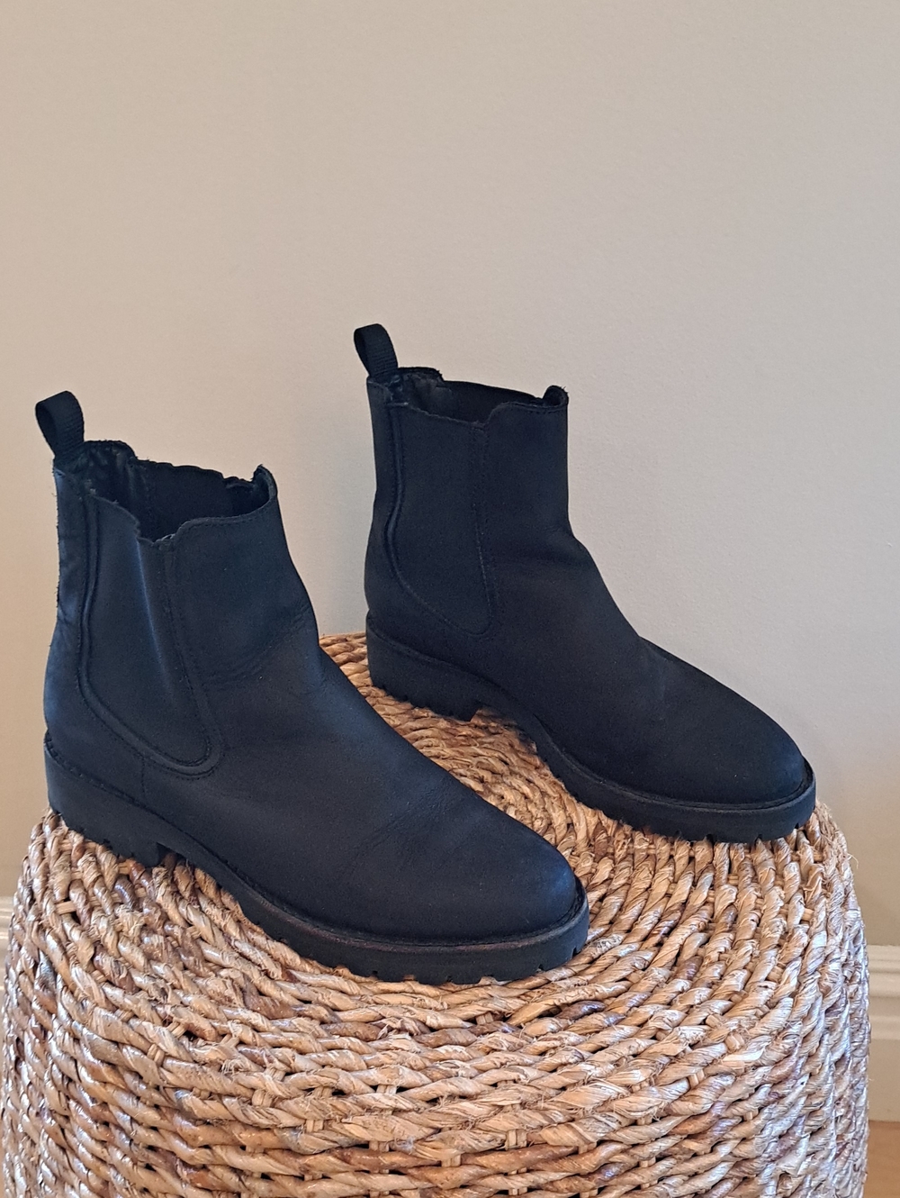 Thursday Boot Co. Womens Everyday Black Leather Chelsea Lug Sole Ankle Boots 8.5